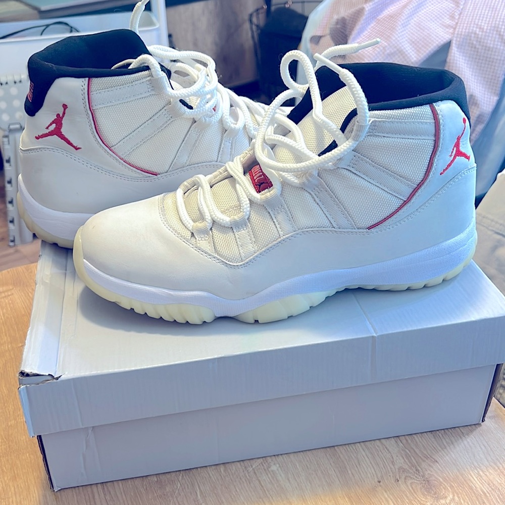 Jordan 11 Platinum Tint size 10.5